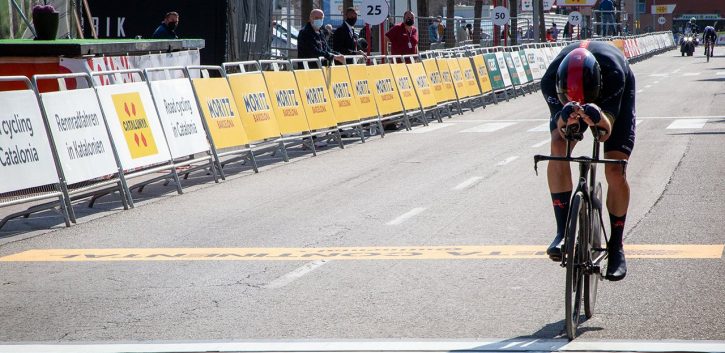 Rohan Dennis reina en la crono de Banyoles de la Volta