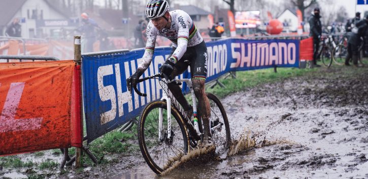 Van der Poel competirá en la Benidorm Costa Blanca 2023 de la Copa del Mundo de ciclocross