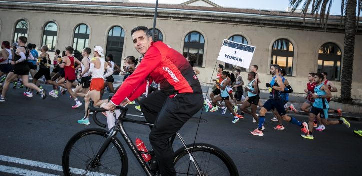 Induráin será la 'liebre' acompañando en bicicleta a la primera mujer clasificada en el Maratón de Valencia