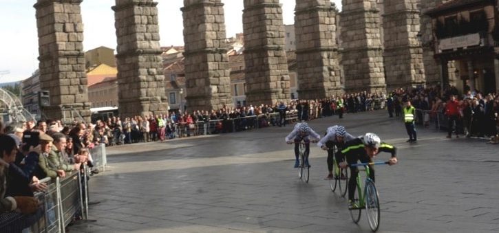 Hugo Sanz se corona en Segovia en la tradicional 'Carrera del Pavo'