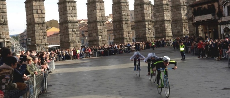 Hugo Sanz se corona en Segovia en la tradicional 'Carrera del Pavo'
