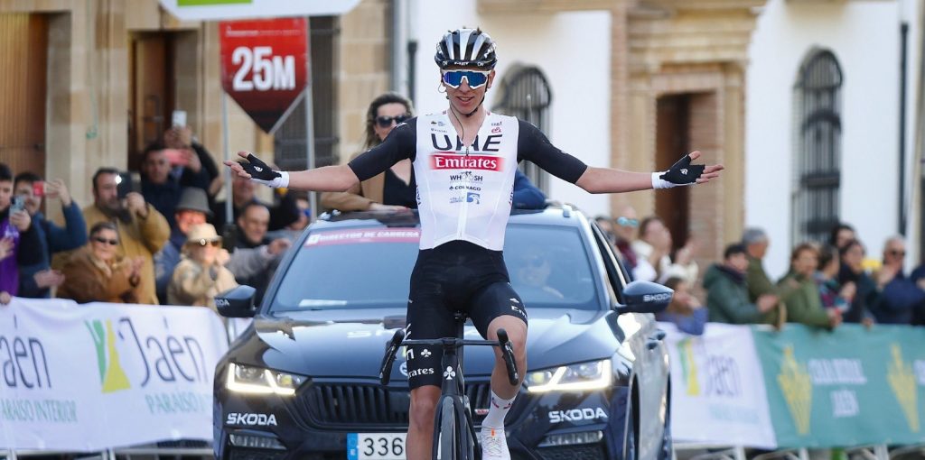 Pogačar se exhibe en la Clásica Jaén Paraíso Interior