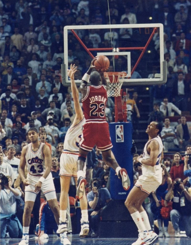 Municipios Elocuente esta ahí Imágenes míticas de la historia del deporte: “The Shot” de Michael Jordan -  Las Merinadas Deportivas de Edu