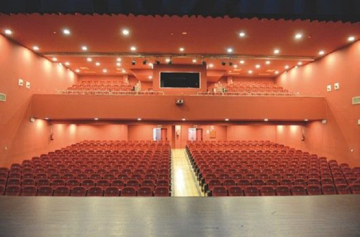 Vista desde el escenario del teatro de Moralzarzal donde se llevará a cabo el Día Mundial del Teatro