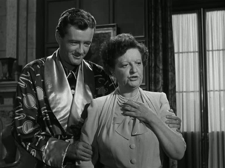 Robert Walker y Marion Lorne en Extraños en un tren, de Alfred Hitchcock