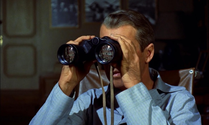 James Stewart en La ventana indiscreta, de Alfred Hitchcock