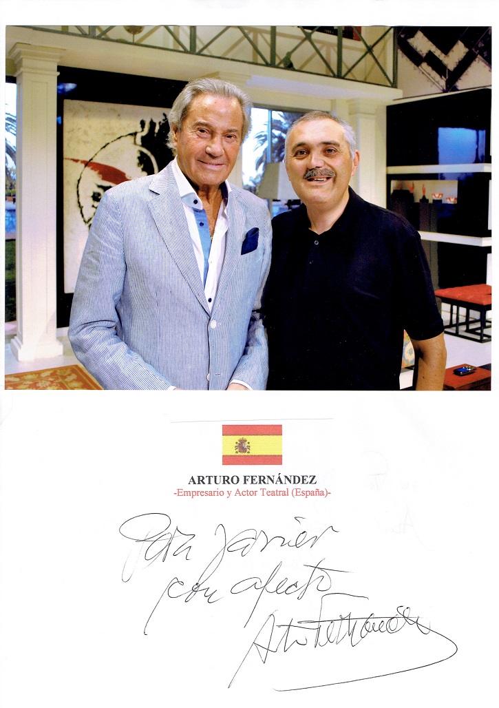 El actor y empresario teatral Arturo Fernández junto a Javier García