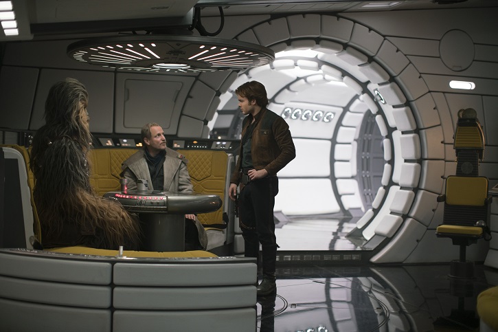 Joonas Suotamo is Chewbacca, Woody Harrelson is Beckett and Alden Ehrenreich is Han Solo in SOLO: A STAR WARS STORY | ‘Han Solo’ divide a la galaxia Star Wars