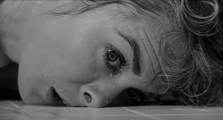 Poderosa imagen de la mirada de la ladrona Marion Crane tras su purificación | La ducha de Psicosis (Alfred Hitchcock) cambió el cine