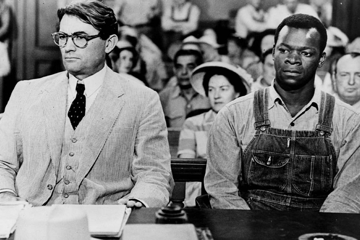 Uno de los fotogramas decisivos del filme | Matar a un ruiseñor, de Harper Lee, escandaliza a Broadway