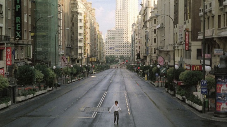 La Gran Vía madrileña, escenario del filme Abre los ojos, de Alejandro Amenábar | ‘Ciudades de cine’: luminosa guía de viaje cinematográfica (ediciones cátedra)