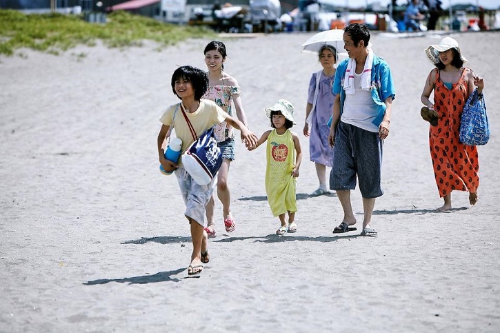 Fotograma de Un asunto de familia con Kiki Kirin, Lily Franky, Mayu Matsuoka, Sakura Andô | ‘Un asunto de familia’: fábula del amor según Hirokazu Koreeda 