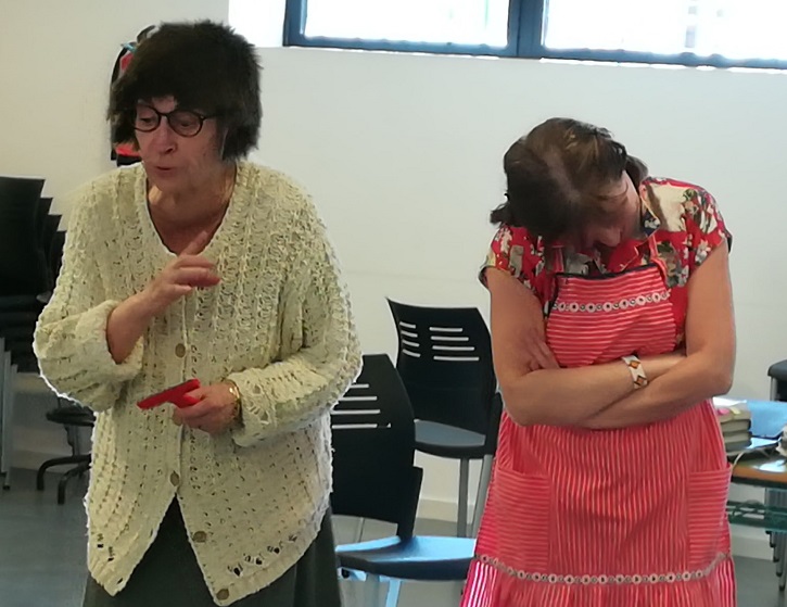 Las actrices Milagros Morón y Encarna Espejo ensayan sus personajes | Ateneo de Pozuelo escenificará La Tortuga de Darwin en La Encina Teatro