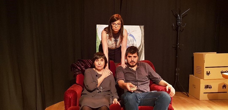 De izquierda a derecha, los protagonistas de 13 y martes: Mayca Gómez, Lara Garrido y Fabián Cáceres | Tassili Teatro (‘13 y martes’) despliega su talento en Casa Chejov