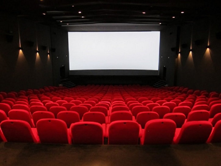 Sala de cine | ¿Cómo se hace una crítica cine o de teatro contrastada? 