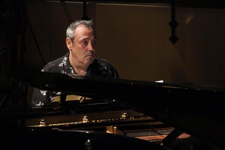 Entrevista al pianista Jorge Gil Zulueta: “El silencio también es música”