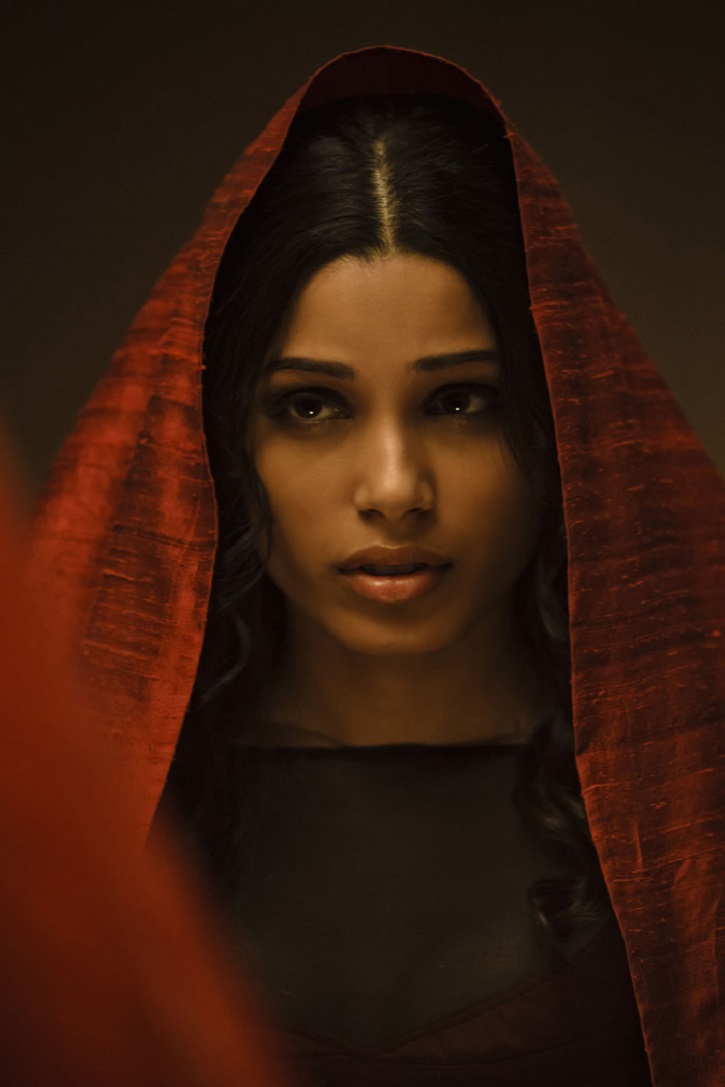 Freida Pinto | Tarsem Singh se pasa de rosca con su violenta y gratuita ‘Inmortals’