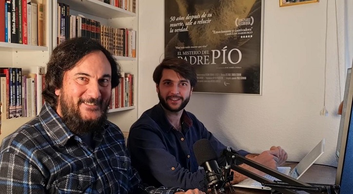 El popular cineasta junto al productor Borja Zavala 