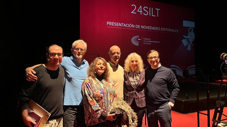 De izquierda a derecha: Roberto García de Mesa, Julio Salvatierra, Valle Hidalgo, Borja Ortiz de Gondra, Juana Escabias y José Luis Panero | Éxito en el SILT de ‘Escribir para la escena hoy’, editado por la AAEE