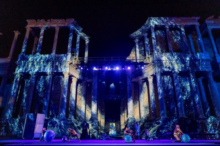 Puesta en escena de El regalo de Zeus | El Festival de Mérida ocupa el Top 20 del Observatorio de la Cultura 2023