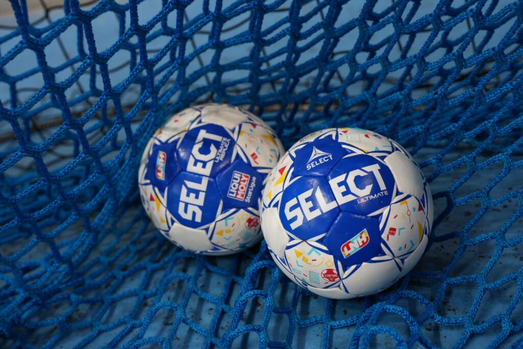 La LNH y Select presentan el nuevo balón oficial de la Temporada 2025 - 26