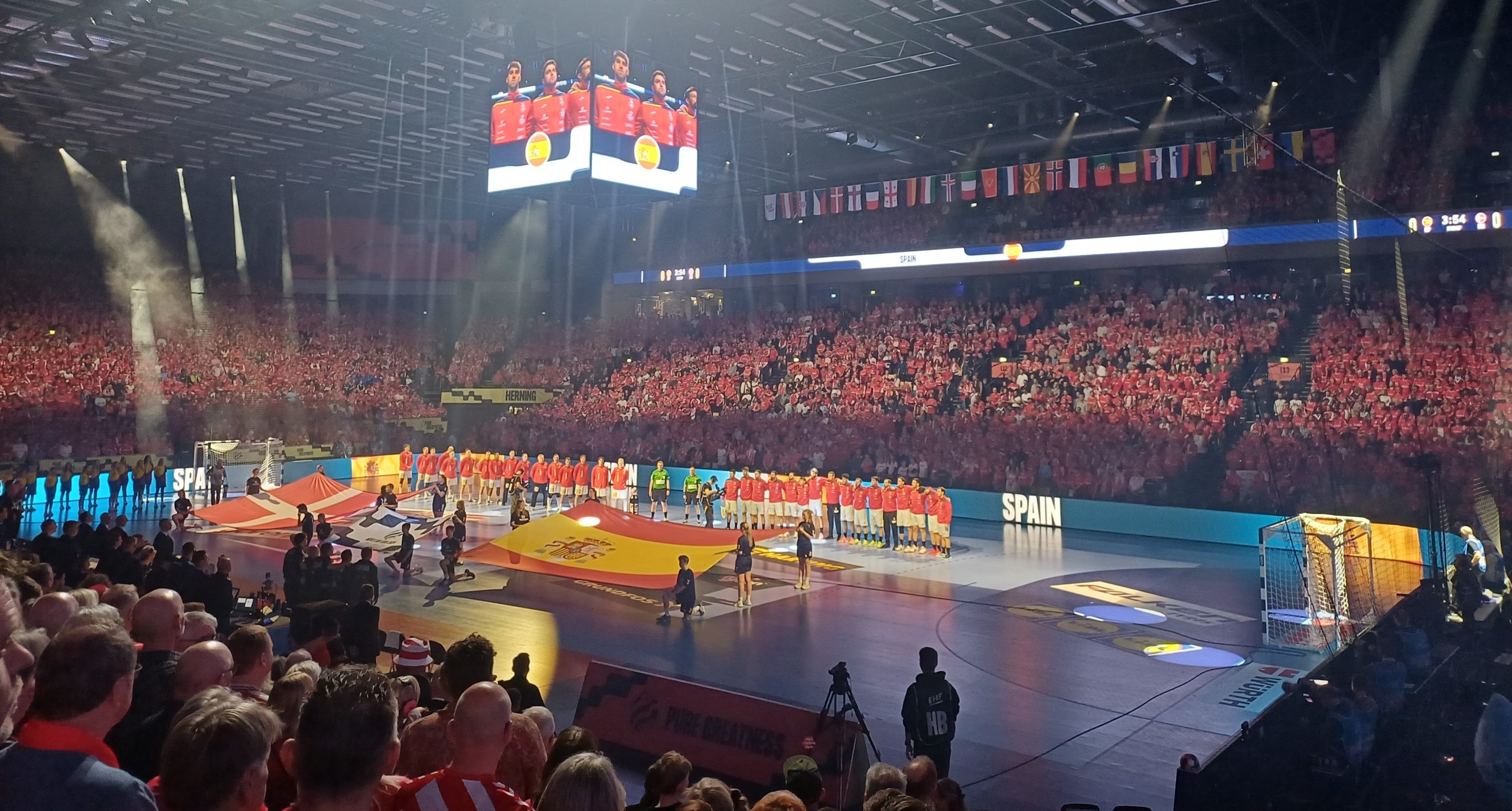 España pierde con Dinamarca sus opciones de entrar en Semifinales pero nace la estrella mundial Marcos Fis