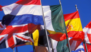 El país con la bandera más antigua del mundo está en Europa: representa al cristianismo y no se puede cambiar