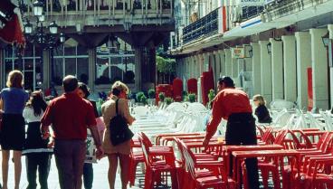 Su padre cumple 100 años, van a celebrarlo a un bar de Ciudad Real, y se le va de las manos, entre lo mejor de la temporada