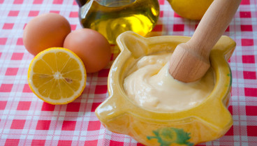 El truco definitivo de un oyente de Carlos Herrera para recuperar una mahonesa cortada: "Funciona"