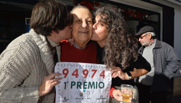 Carmen María Alcaraz, lotera en El Palmar: «Tu décimo de Lotería de Navidad roto o lavado tiene solución»