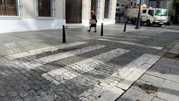 Un vecino de Madrid cruza un paso de peatones en Alicante y alucina con lo que el ayuntamiento ha instalado en el suelo: lo hacen ya otros países