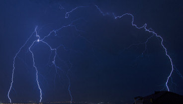 Los tres electrodomésticos que Iberdrola pide desconectar en caso de tormenta eléctrica: cuánto antes