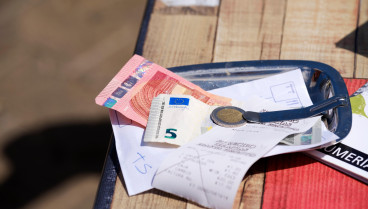 El requisito que pone un bar a sus trabajadores para ganarse la propina que enfurece a los camareros: podría extenderse