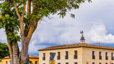 Pisos de alquiler por 600 euros a una hora de Madrid: el pueblo de Cuenca al que llega el abono de transporte