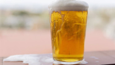 La cerveza que recibe la peor puntuación en el último estudio de la OCU: es de las más consumidas en España con diferencia