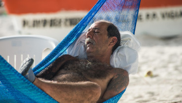 Cómo desconectar de WhatsApp este verano para que no sea un incordio durante tus vacaciones: aplica estos sencillos trucos