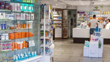 Un hombre de Murcia compra un medicamento y lo que se encuentra al abrir la caja obliga a la farmacéutica a mirar las cámaras de seguridad: «Nos dimos cuenta»