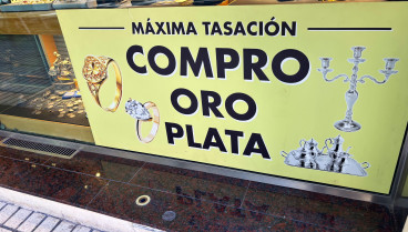 Encuentra unas joyas por casa y esta es su reacción cuando el tasador le dice el precio real que tienen: «No me lo esperaba»
