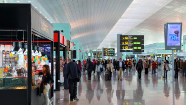 Trabaja en el aeropuerto de Barcelona, ve a un niño solo y la razón que le dan los padres para dejarlo en tierra le preocupa: “No es normal”