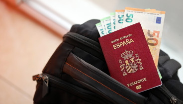 Esta opción que tienes en tu teléfono móvil puede hacer que pagues menos por tu billete de avión este verano