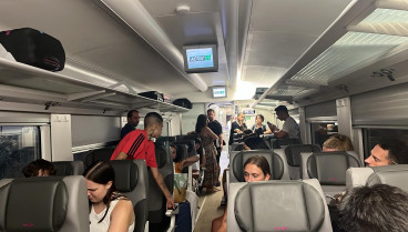 Horas parados, sin aire acondicionado y una nueva pesadilla en un tren con destino a Cádiz: «Llegamos pasadas las tres de la madrugada»