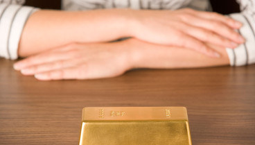 Una mujer encuentra dos lingotes de oro en Madrid y dos años después, recibe un aviso del Ayuntamiento que le cambia la vida: puedes...