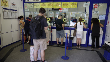 El dueño de una administración de lotería de Palma cuenta lo que gana por cada décimo de la Lotería de Navidad y todo lo que se queda Hacienda