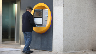 «A partir de enero, si unos padres ingresan 300 euros todos los meses a sus hijos para ayudar en la hipoteca y no se devuelven se considera donación»