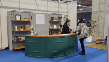 «Trabajo como recepcionista de hotel por 1.400 euros y por la tarde como profesora de inglés para ganar un extra»