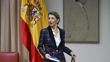 «Yolanda Díaz se defiende y el bolso es de un mercadillo portugués de 25 euros; falsificación, piensan algunos, que es un delito que destruye 45.000 empleos en España, señora ministra de Trabajo»