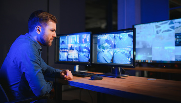 Victor Alonso, experto en 'casas inteligentes', advierte del gran peligro de las cámaras domésticas: “Venden paquetes de 500 URLs para ver tu casa en tiempo real”