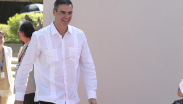 Anitta Ruiz, experta en imagen: «A Pedro Sánchez la guayabera le quedaba mal, la eligió mal, le quedaba muy corta y hay que saber llevarla»