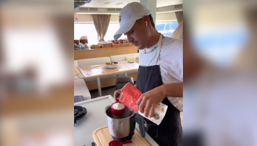 Miguel, chef privado especializado en cocinar en catamaranes: «Me quedé sin trabajo y me reinventé durante el covid»