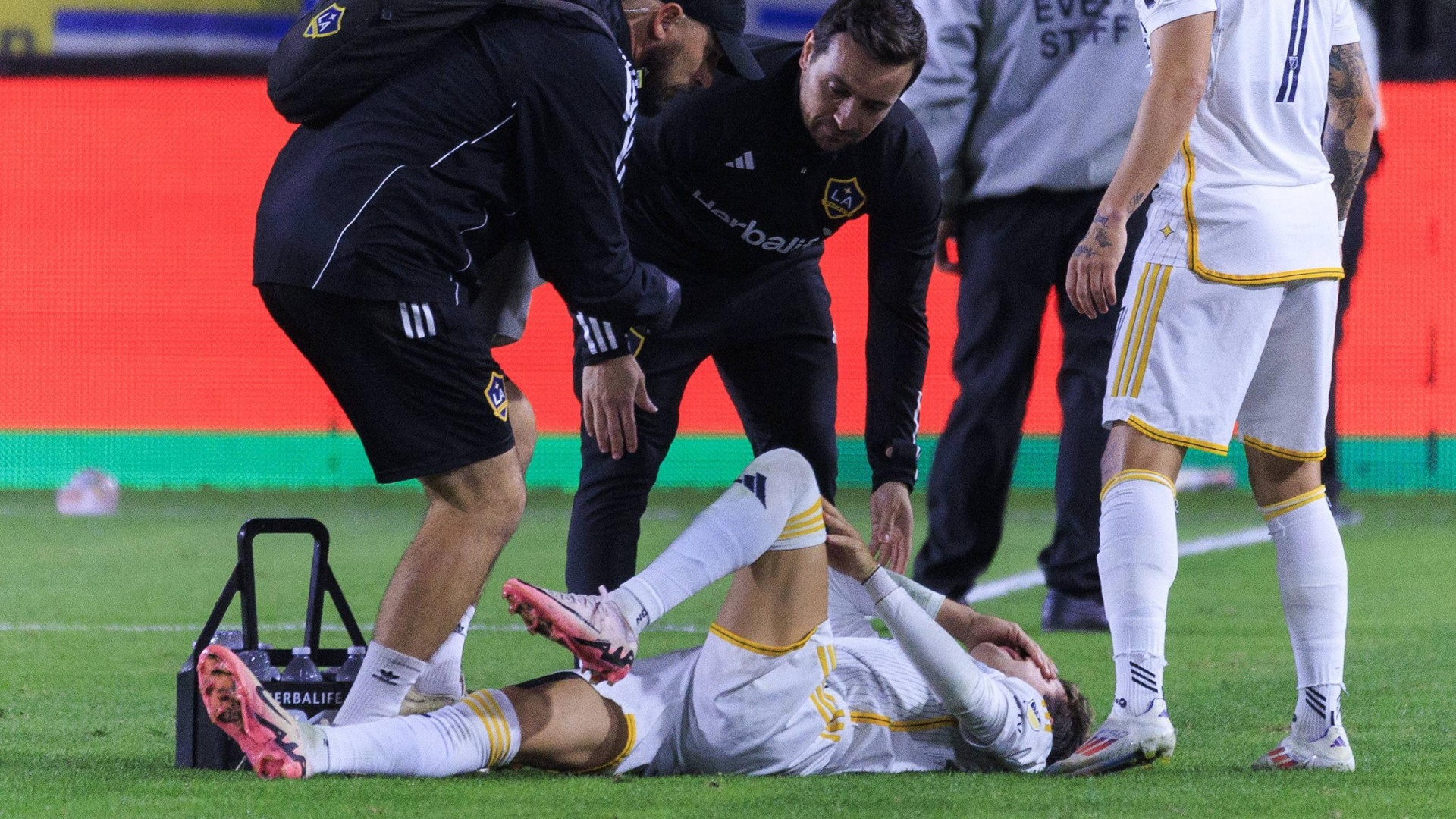 Continúa el calvario de lesiones para un exjugador del Barcelona: "Se espera que esté listo para el arranque de la temporada 2027"